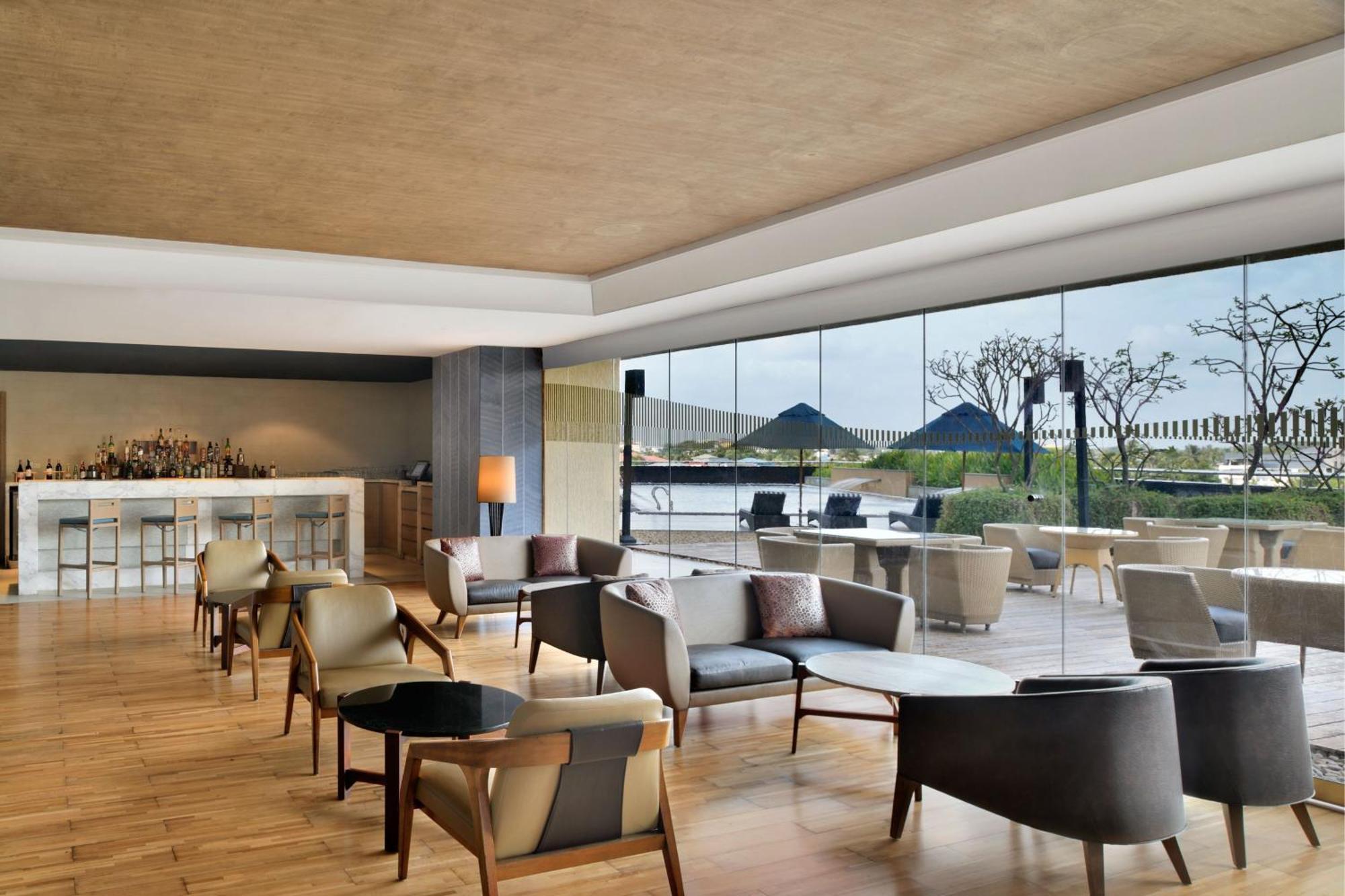 科钦万豪酒店 Kochi 外观 照片 The Lounge at the airport