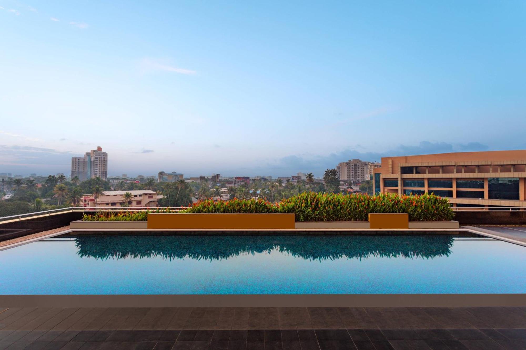 科钦万豪酒店 Kochi 外观 照片 The pool at the Westin