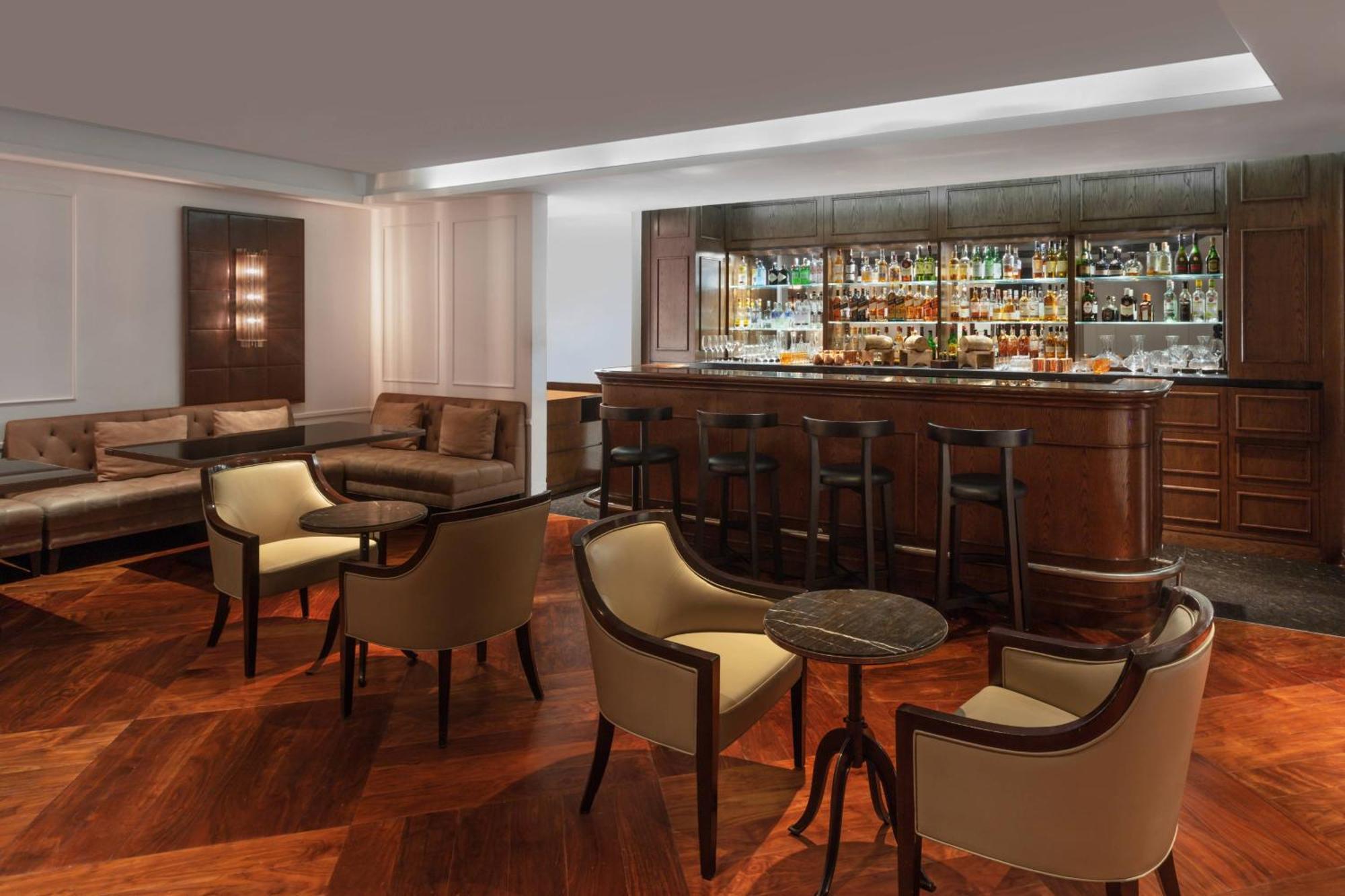 科钦万豪酒店 Kochi 外观 照片 The bar at the 360° Lounge