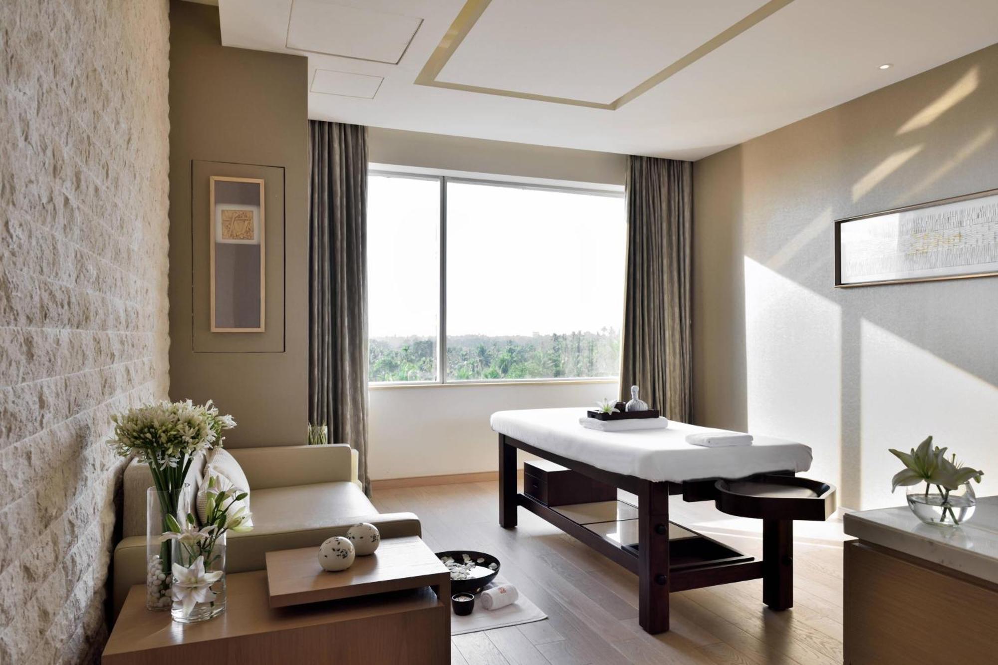 科钦万豪酒店 Kochi 外观 照片 A massage table in a spa