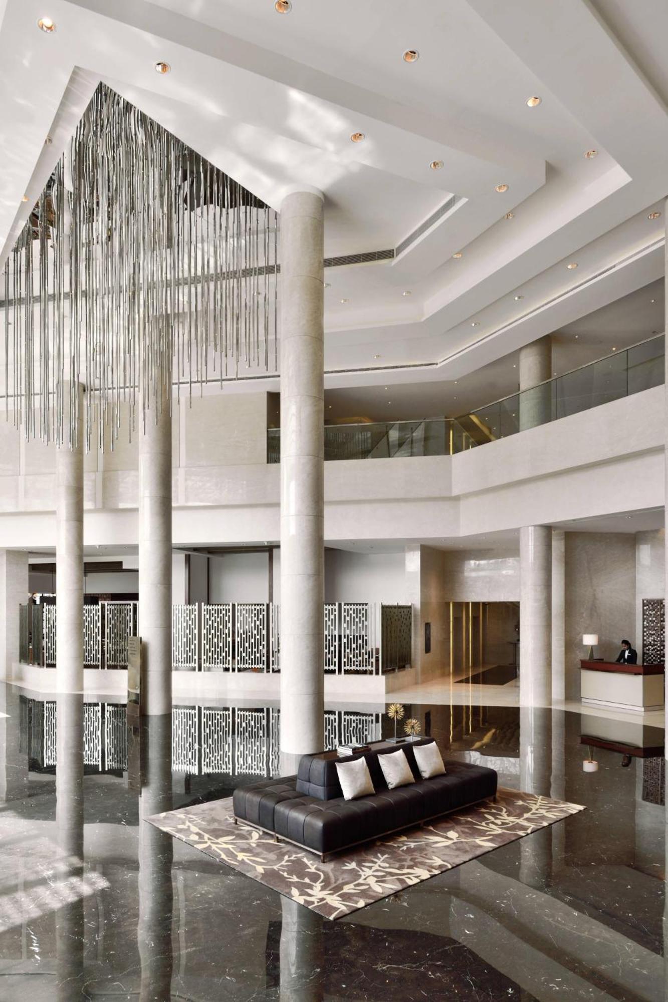 科钦万豪酒店 Kochi 外观 照片 The lobby of the hotel